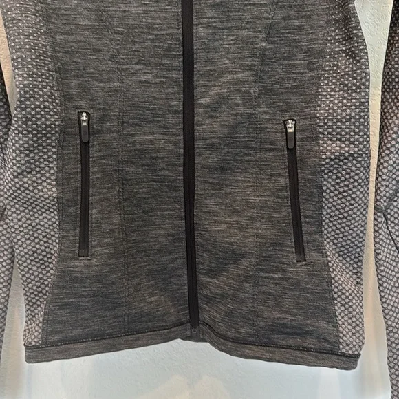 🏃‍♀️ NWOT - Lululemon Ready To Run Jacket Women’s size 6 in grey/black 🏃‍♀️ - Picture 4 of 9